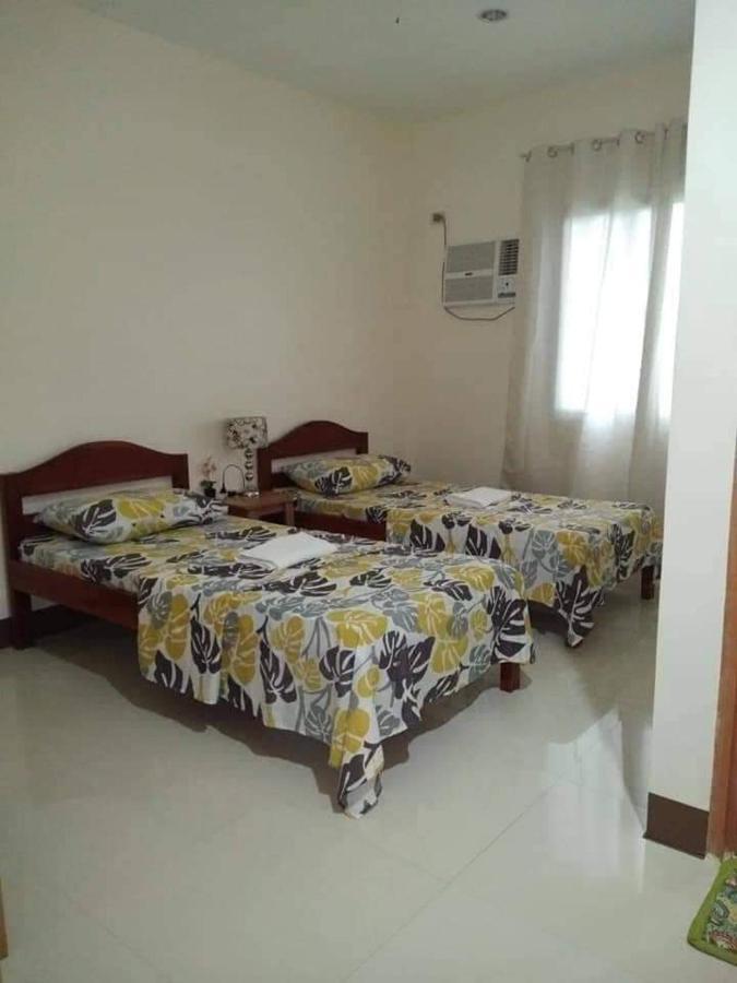 Junie Pension House Moalboal Zimmer foto